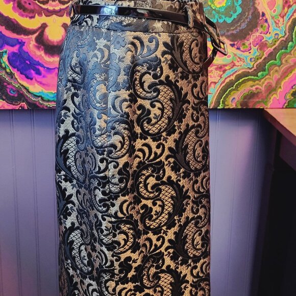 Worthington ~ Sz 4 ~ Fully Lined, Below Knee Skirt ~ Excellent Condition - Picture 3 of 8